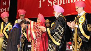 A candidate receiving Gold Medal from President Pranab Mukherjee during 14th Convocation at JU on Monday in the presence of Governor N N Vohra and Chief Minister Omar Abdullah. A candidate receiving Gold Medal from President Pranab Mukherjee during 14th Convocation at JU on Monday in the presence of Governor N N Vohra and Chief Minister Omar Abdullah.