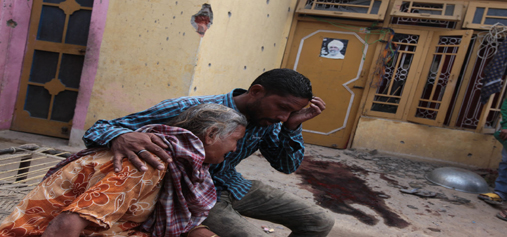 Family members wail over the killing of their kin at Mashan-De-Kothe in Arnia on Monday. —Excelsior / Rakesh