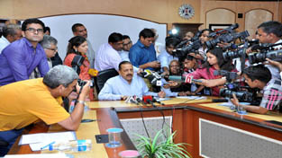 Union Minister Dr Jitendra Singh sharing information about Hudhud cyclone at a crowded press-meet at New Delhi on Saturday. Union Minister Dr Jitendra Singh sharing information about Hudhud cyclone at a crowded press-meet at New Delhi on Saturday.