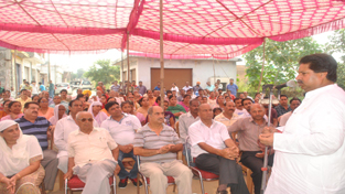 Minister for Housing, Raman Bhalla interacting with people at Shastri Nagar on Sunday. Minister for Housing, Raman Bhalla interacting with people at Shastri Nagar on Sunday.