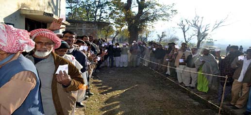 Unending queue outside a polling station in border district of Poonch on Tuesday. -Excelsior/Harbhajan