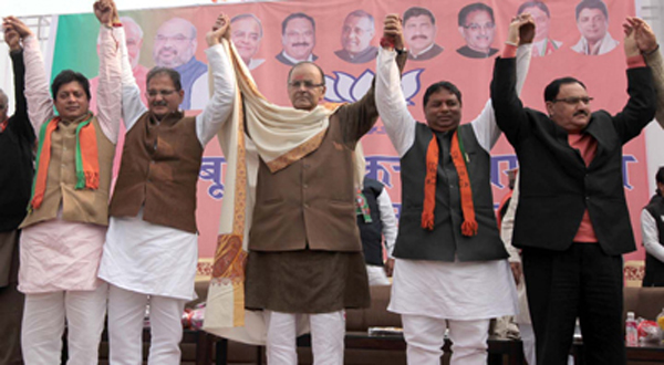 Union Minister Arun Jaitley and Union Minister J P Nadda with BJP candidates of Jammu during booth level workers meeting at Jammu on Saturday. — Excelsior / Rakesh Union Minister Arun Jaitley and Union Minister J P Nadda with BJP candidates of Jammu during booth level workers meeting at Jammu on Saturday. — Excelsior / Rakesh