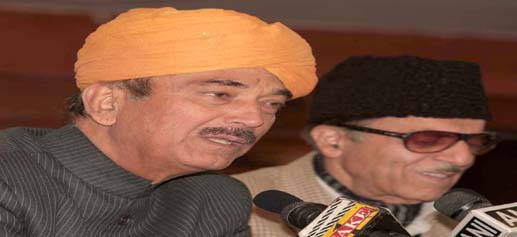 Former Minister Ghulam Nabi Azad and PCC chief Prof Saif-ud-Din Soz addressing joint press conference in Jammu. —Excelsior/Rakesh