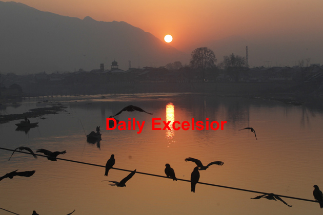 Pleasant weather in Kashmir due to sunshine, night temps dip