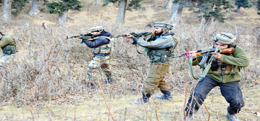 Army personnel during encounter in Kellar forests on Thursday.— Excelsior/ Younis Khaliq
