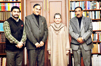 Congress delegation from J&K during meeting with AICC president, Sonia Gandhi in Delhi. Congress delegation from J&K during meeting with AICC president, Sonia Gandhi in Delhi.