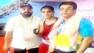 J&K boxer Pardeep Sharma (Centre) posing for photograph with Anil Kumar Wadhera and Dr Nirmolak Singh at Kerala on Wednesday. J&K boxer Pardeep Sharma (Centre) posing for photograph with Anil Kumar Wadhera and Dr Nirmolak Singh at Kerala on Wednesday.