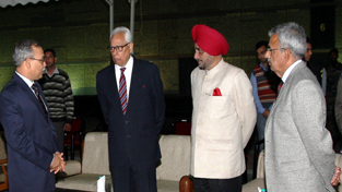Governor interacting with Army Commander, Western Command, GOC, Rising Star Corps and GOC, Tiger Division. Governor interacting with Army Commander, Western Command, GOC, Rising Star Corps and GOC, Tiger Division.