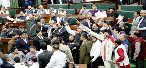 BJP MLAs protest in the Assembly on Tuesday.—Excelsior/Rakesh