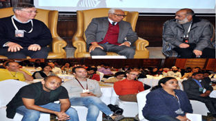 Governor N N Vohra and Nobel Laureate Tim Hunt at Young Investigators Meet in Gulmarg on Tuesday. Governor N N Vohra and Nobel Laureate Tim Hunt at Young Investigators Meet in Gulmarg on Tuesday.