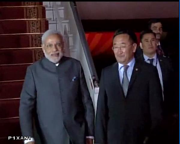 Prime Minister Narendra Modi meeting with Han Zheng CPC Secretary of Shanghai in Shanghai on Saturday. (UNI ) Prime Minister Narendra Modi meeting with Han Zheng CPC Secretary of Shanghai in Shanghai on Saturday. (UNI )