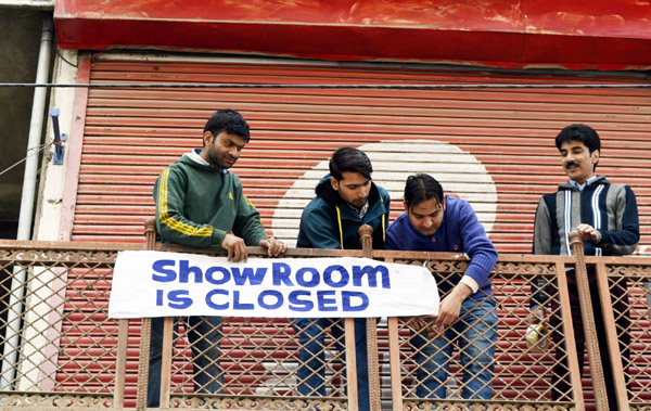 ‘Showroom is closed’ is what written on a telecom outlet in Baramulla town of north Kashmir on Tuesday. —Excelsior/Aabid Nabi