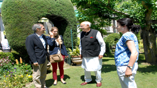 Germany’s Ambassador Michael Steiner with his wife Eliese Steiner during a meeting with Dr Farooq Abdullah at his Gupkar residence in Srinagar on Friday. Safia Abdullah, daughter of Dr Farooq Abdullah is also seen in the picture. — Excelsior/Amin War. Germany’s Ambassador Michael Steiner with his wife Eliese Steiner during a meeting with Dr Farooq Abdullah at his Gupkar residence in Srinagar on Friday. Safia Abdullah, daughter of Dr Farooq Abdullah is also seen in the picture. — Excelsior/Amin War.
