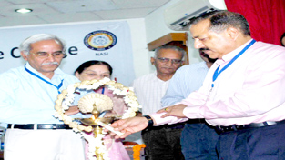 Union Minister Dr Jitendra Singh inaugurating brainstorming session on climate change at IIIM, Jammu on Tuesday. -Excelsior/Rakesh Union Minister Dr Jitendra Singh inaugurating brainstorming session on climate change at IIIM, Jammu on Tuesday. -Excelsior/Rakesh