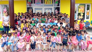 Winners posing for group photograph alongwith chief guest and other dignitaries. Winners posing for group photograph alongwith chief guest and other dignitaries.