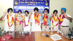 Newly elected office bearers of DGPC Jammu, flanked by SGPB chairman T S Wazir, posing for photograph after their election at DC office in Jammu on Saturday. -Excelsior/ Rakesh Newly elected office bearers of DGPC Jammu, flanked by SGPB chairman T S Wazir, posing for photograph after their election at DC office in Jammu on Saturday. -Excelsior/ Rakesh