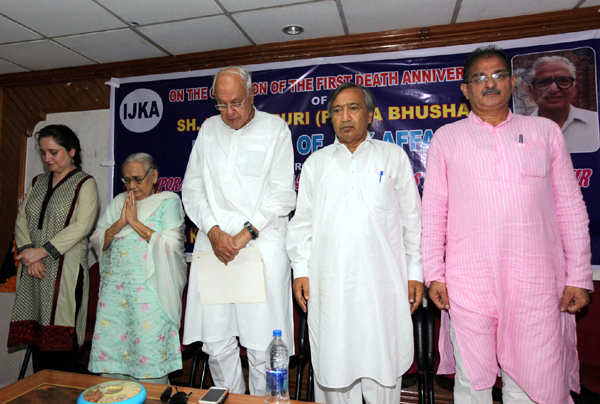 Speaker Kavinder Gupta, former CM Farooq Abdullah, CPI(M) leader M Y Tarigami and others observing a silence to pay tributes to Balraj Puri on his first death anniversary on Sunday. — Excelsior/Rakesh Speaker Kavinder Gupta, former CM Farooq Abdullah, CPI(M) leader M Y Tarigami and others observing a silence to pay tributes to Balraj Puri on his first death anniversary on Sunday. — Excelsior/Rakesh