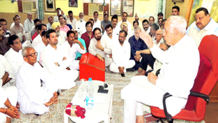Former Chief Minister and National Conference president Dr Farooq Abdullah addressing party workers at Sher-e-Kashmir Bhawan on Saturday. Former Chief Minister and National Conference president Dr Farooq Abdullah addressing party workers at Sher-e-Kashmir Bhawan on Saturday.
