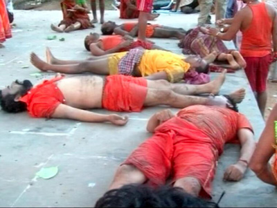 Bodies of Kanwarias scattered after stampede at Durga temple in Belabagan area in Deoghar district in 400 kms from Ranchi on Monday morning. At least 11 devotees killed and several injured in the incident. (UNI) Bodies of Kanwarias scattered after stampede at Durga temple in Belabagan area in Deoghar district in 400 kms from Ranchi on Monday morning. At least 11 devotees killed and several injured in the incident. (UNI)