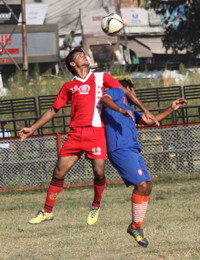 Young footballers trying to get hold of the ball during a match of Senior Division Football League Tournament at GGM Science College in Jammu. —Excelsior/Rakesh Young footballers trying to get hold of the ball during a match of Senior Division Football League Tournament at GGM Science College in Jammu. —Excelsior/Rakesh