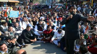 PCC president, G A Mir addressing Cong workers during protest dharna in Jammu on Saturday. —Excelsior/Rakesh PCC president, G A Mir addressing Cong workers during protest dharna in Jammu on Saturday. —Excelsior/Rakesh