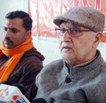 VHP patron, Dr Ramakant Dubey talking to reporters on Monday. — Excelsior/Rakesh VHP patron, Dr Ramakant Dubey talking to reporters on Monday. — Excelsior/Rakesh