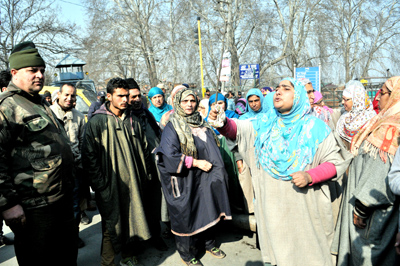 People protesting against CAPD Department at Srinagar. -Excelsior/ Amin War People protesting against CAPD Department at Srinagar. -Excelsior/ Amin War