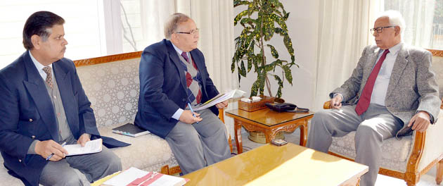 CHIEF SECRETARY BRIEFING THE GOVERNOR IN A MEETING AT RAJBHAVAN-18 Chief Secretary briefs Governor