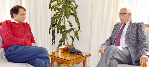 UNION MINISTER RAILWAY CALLS ON GOVERNOR-2 Railway minister meets Governor