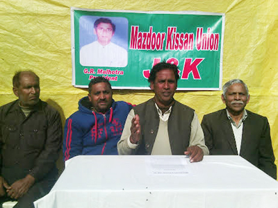 Kissan Mazdoor leaders at a press conference at Jammu on Monday. Kissan Mazdoor leaders at a press conference at Jammu on Monday.