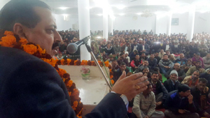 Union Minister Dr Jitendra Singh addressing a public meeting at Reasi on Saturday. —Excelsior/Mengi Union Minister Dr Jitendra Singh addressing a public meeting at Reasi on Saturday. —Excelsior/Mengi
