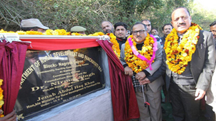 Deputy Chief Minister, Dr Nirmal Singh flanked by Minister for Rural Development Abdul Haq Khan laying foundation stone of Common Facility-cum-Community Centre at Ramkote on Thursday. Deputy Chief Minister, Dr Nirmal Singh flanked by Minister for Rural Development Abdul Haq Khan laying foundation stone of Common Facility-cum-Community Centre at Ramkote on Thursday.