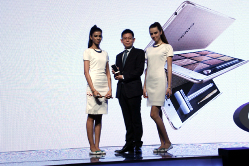Sky Li, OPPO Global VP, MD of International Mobile Business and president of OPPO India during the launch of OPPO F1 in Mumbai. Sky Li, OPPO Global VP, MD of International Mobile Business and president of OPPO India during the launch of OPPO F1 in Mumbai.