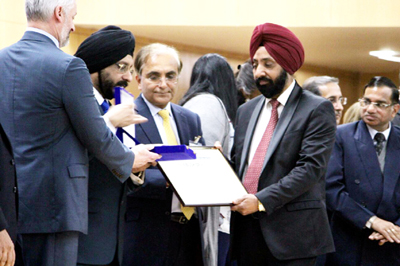 Dr Gurmeet Singh receiving Amity Global Academic Excellence Award.