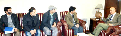 Advisor to Governor, Parvez Dewan interacting with officers in a meeting at Srinagar. Advisor to Governor, Parvez Dewan interacting with officers in a meeting at Srinagar.