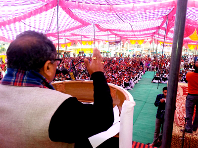 BJP Legislature Party leader, Dr Nirmal Singh addressing a public meeting at Dhanu Parol in Billawar on Saturday. BJP Legislature Party leader, Dr Nirmal Singh addressing a public meeting at Dhanu Parol in Billawar on Saturday.