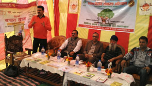 Senior Manager, PNB, Domana Arun Gupta addressing a gathering during FALC at village Pandorian, Mishriwala on Thursday.