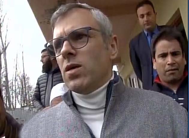 Omar accuses Mehbooba of wavering on Govt formation Omar accuses Mehbooba of wavering on Govt formation