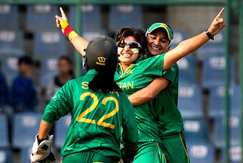 Pakistan eves defeat India by 2 runs via D/L method