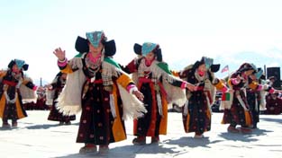 Participants during Winter Hemis Festival. Participants during Winter Hemis Festival.
