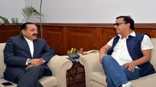 Noted Bollywood film-maker Vidhu Vinod Chopra calling on Union Minister Dr Jitendra Singh, at New Delhi on Friday. Noted Bollywood film-maker Vidhu Vinod Chopra calling on Union Minister Dr Jitendra Singh, at New Delhi on Friday.