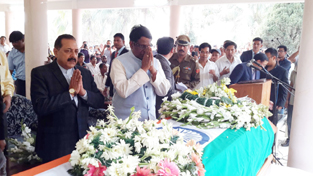 Meghalaya Governor, V. Shanmuganathan and Union DoNER Minister, Dr Jitendra Singh paying homage to Late P.A. Sangma at a ceremony held in his home town Tura, West Garo Hills, Meghalaya, on Saturday. Meghalaya Governor, V. Shanmuganathan and Union DoNER Minister, Dr Jitendra Singh paying homage to Late P.A. Sangma at a ceremony held in his home town Tura, West Garo Hills, Meghalaya, on Saturday.