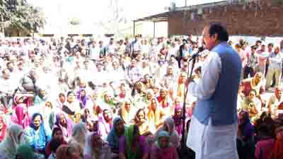 Senior NC leader S S Slathia addressing public meeting at Ramgarh on Monday. Senior NC leader S S Slathia addressing public meeting at Ramgarh on Monday.