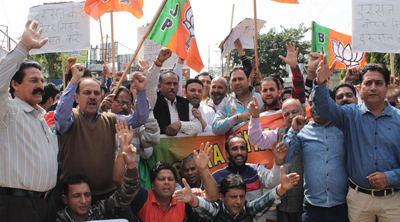 BJP activists protesting against election authorities on Monday. —Excelsior/Rakesh BJP activists protesting against election authorities on Monday. —Excelsior/Rakesh