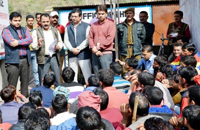 Members of SPCA and SMVDSB officers during awareness camp at Chetak Bhawan Katra on Wednesday. Members of SPCA and SMVDSB officers during awareness camp at Chetak Bhawan Katra on Wednesday.