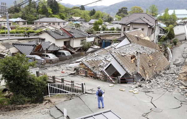 Scores trapped as Japan quakes toll hits 32 Scores trapped as Japan quakes toll hits 32