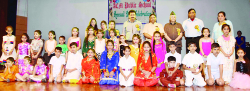 Students posing along with Management and staff members of ACM Public School in Jammu. Students posing along with Management and staff members of ACM Public School in Jammu.
