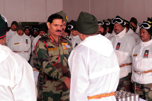 Army chief Gen Dalbir Singh inter-acting with soldiers at Siachen Glacier. Army chief Gen Dalbir Singh inter-acting with soldiers at Siachen Glacier.