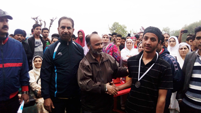 Winner of Inter-School Road Race being felicitated by DC Srinagar, Dr Farooq Ahmed Lone on Tuesday. Winner of Inter-School Road Race being felicitated by DC Srinagar, Dr Farooq Ahmed Lone on Tuesday.
