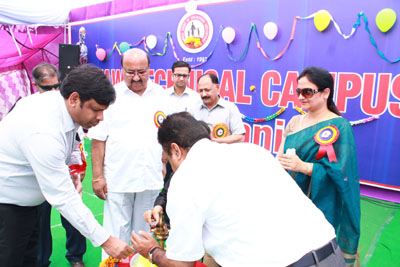 Dignitaries lighting ceremonial lamp before celebrating 'Technomania-2016' in Pathankot on Wednesday. Dignitaries lighting ceremonial lamp before celebrating 'Technomania-2016' in Pathankot on Wednesday.